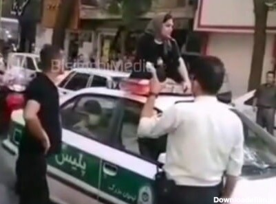 ماجرای نشستن یک زن روی سقف ماشین پلیس در تهران چه بود؟ +ویدئو