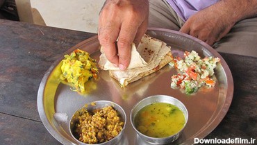 مردم هند به چه صورت غذای خود رامی‌خورند!؟+تصاویر