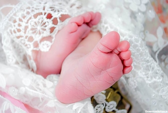 سردی دست و پای نوزاد، کی خطرناکه؟+ علل اصلی