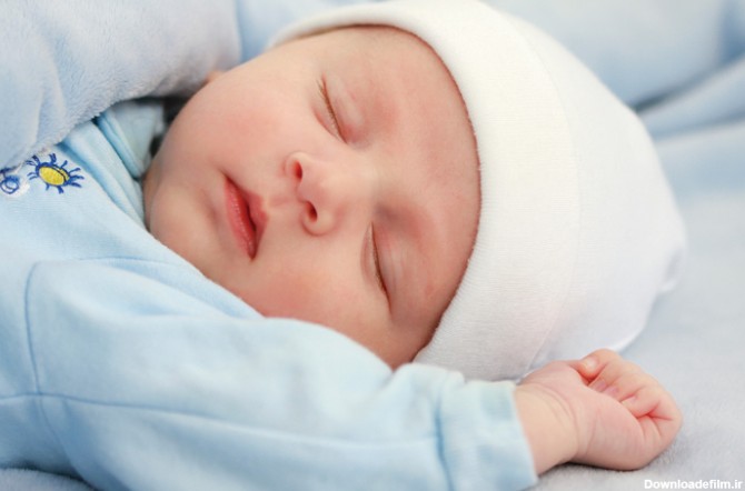 لبخند نوزاد تازه متولد شده نشانه چیست؟