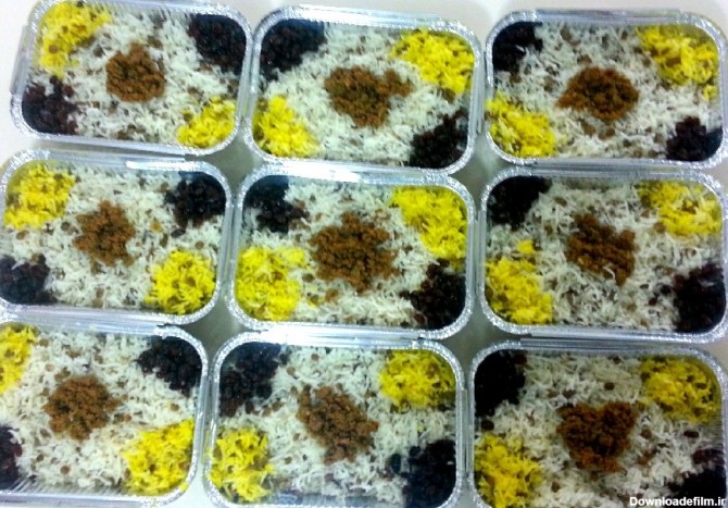 پخت و بسته‌بندی غذای نذری برای عزاداران حسینی + فیلم
