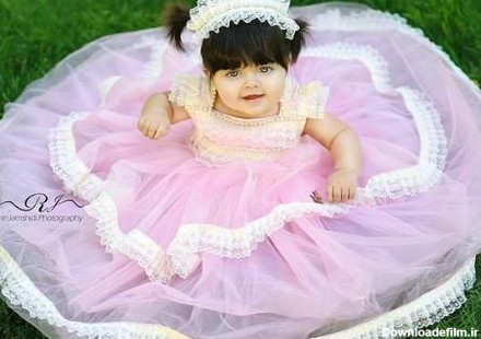 عکس دلوین کوچولو با لباس عروس