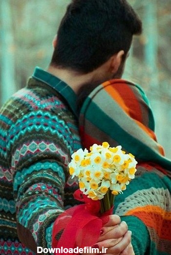 عاشقانه عکس گل نرگس در دست دختر