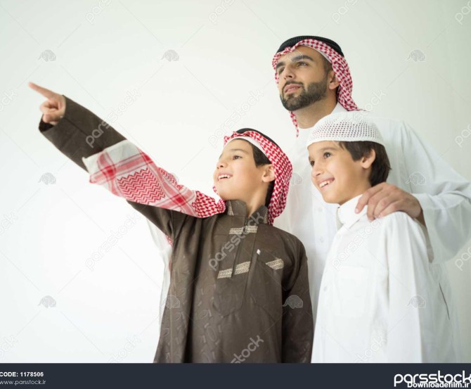 عربی پدر جوان نما با بچه ها 1178506