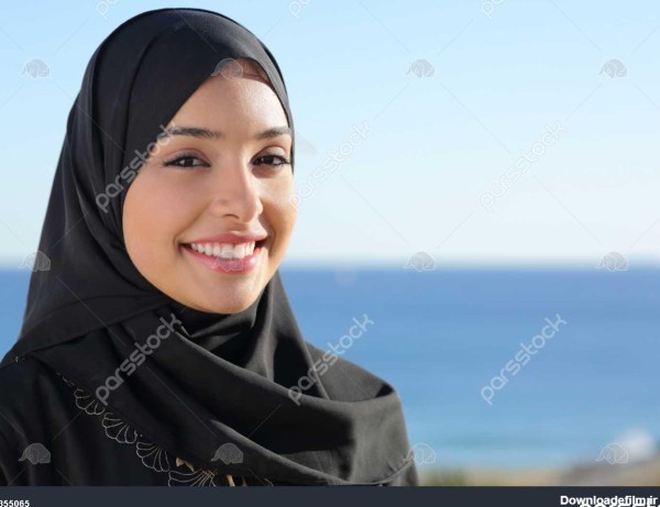 خوشگل عربی عربستان زن صورة خود نما در ساحل دریا 1355065