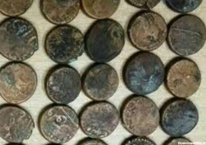 کشف 49 سکه دوره صفویه و زندیه در فرودگاه بندرعباس - تسنیم