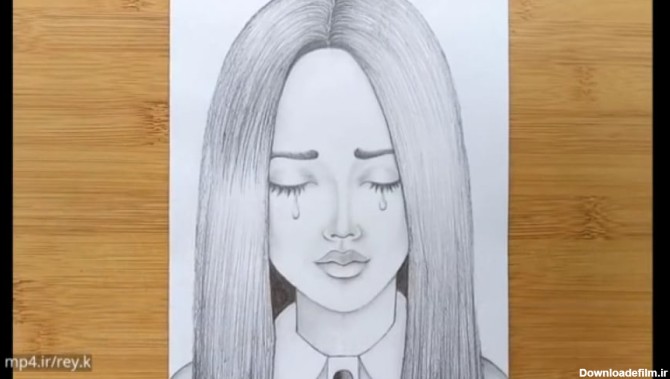 عکس دختر نقاشی با مداد سیاه