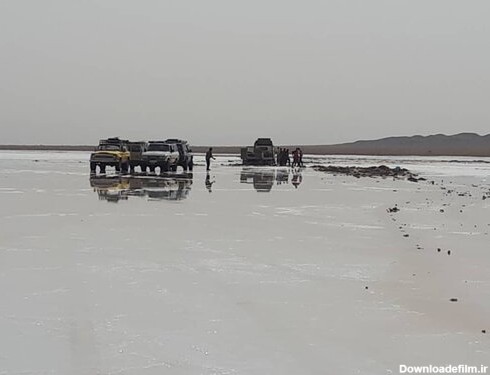 ورود به دریاچه نمک دامغان بدون راهنمای محلی خطرناک است ...