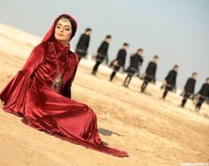 لباس تاریخی «نیلوفر پارسا» در کویر +عکس