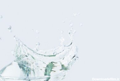 دانلود عکس پاشش آب جدا شده در پس زمینه سفید