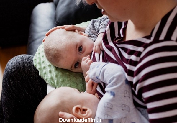 نحوه شیر دادن مادر به نوزادان دوقلو - سلامت بانوان اوما