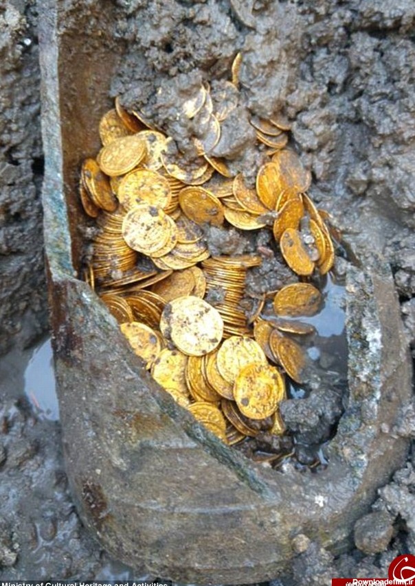 کشف سکه های طلا حین تخریب یک سالن تئاتر قدیمی (+عکس)