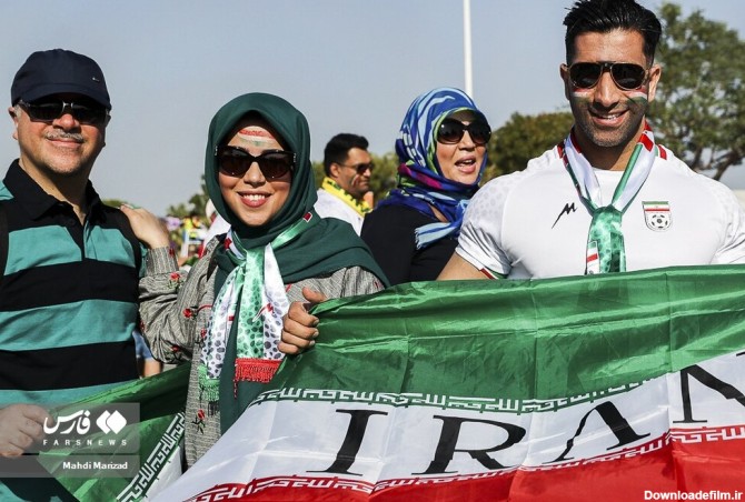خبرگزاری های زنان ایرانی حاضر در استادیوم را سانسور نکردند؛بی حجاب و با حجاب در یک قاب