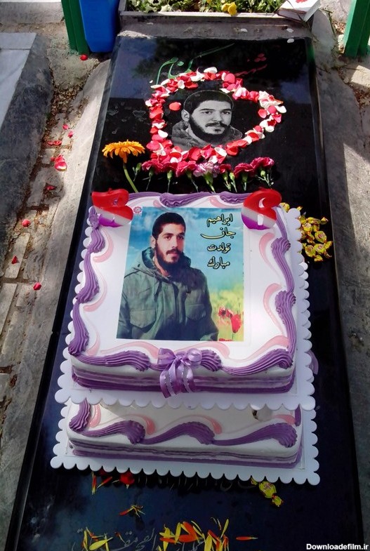جشن تولد 56 سالگی شهید هادی در کنار یادبودش برگزار شد - تسنیم
