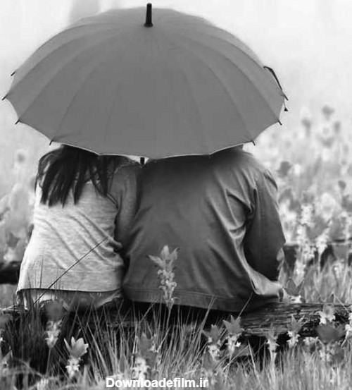 عکس سیاه سفید عاشقانه زیر چتر