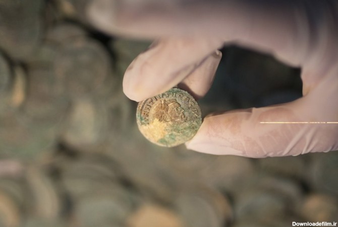 کشف 19 کوزه پر از سکه به ارزش 1.700 میلیون یورو+تصاویر - تسنیم