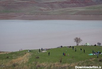 ایجاد کمپ توسط مسافرین نوروزی در کنار دریاچه سد«طالقان»