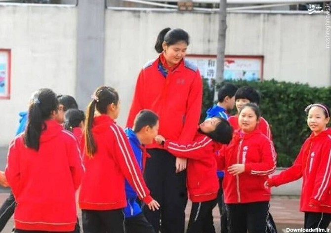 دختر بسکتبالیست چینی ۱۴ ساله با قد اعجاب‌انگیز +عکس