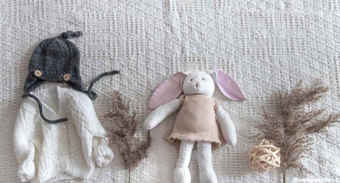 تصویر باکیفیت لباس بافتنی بچه گانه و عروسک خرگوش