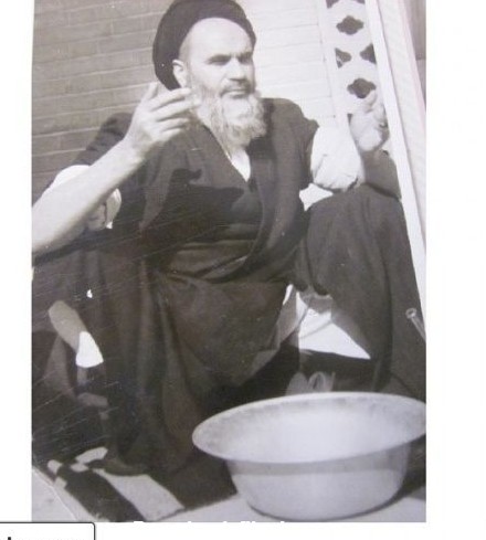 دو عکس‌ کمتر دیده شده از وضوی امام خمینی