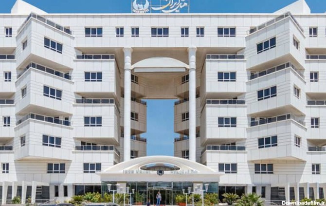 ساختمان سفید رنگ هتل ایران