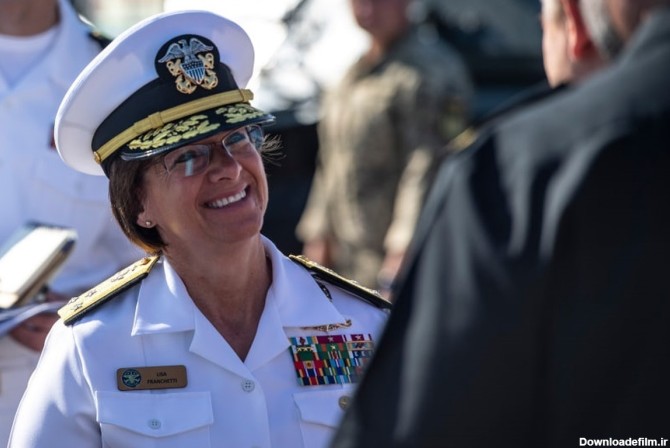 یک زن ، فرمانده نیروی دریایی امریکا می شود ( عکس )