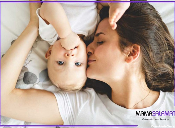نوزاد اسم خود را تشخیص می دهد بوسیدن نوزاد توسط مادر