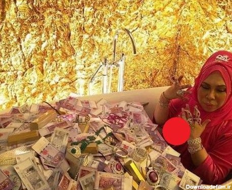 سوژه شدن زن ثروتمندی که در وان به همراه پول و طلا می خوابد!/ عکس ...
