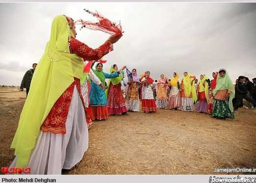 عکس زنان ایرانی در حال رقصیدن در یک عروسی :: بهترین و به روزترین ...