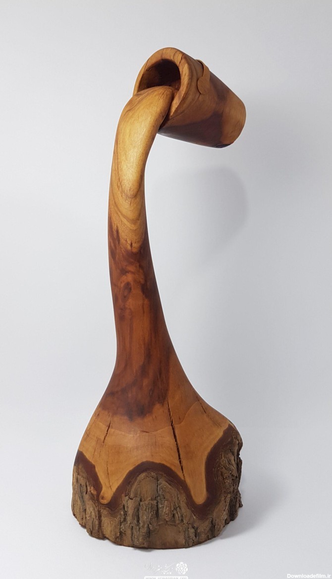 مجسمه چوبی سطل آب - نمایشگاه هنر ایران