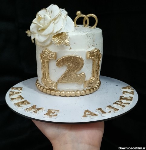مینی کیک سالگرد ازدواج با تزیینات دستساز فوندانت  سفید و طلایی