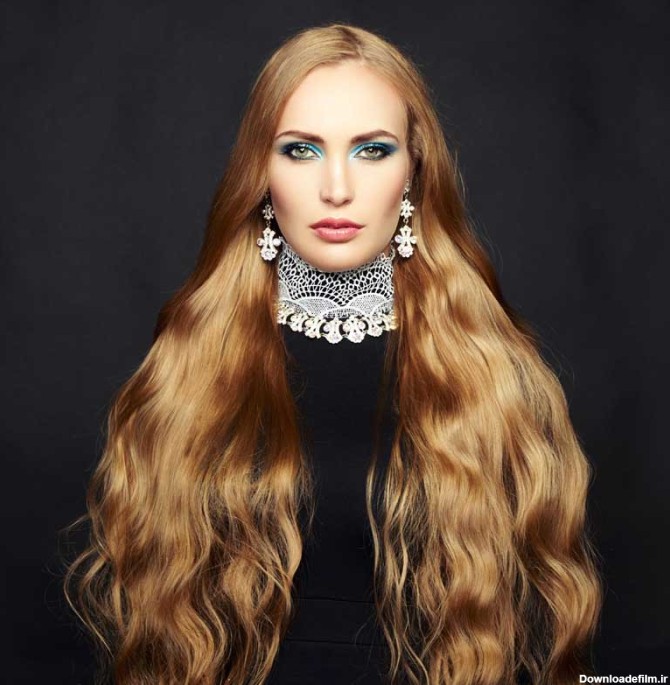 تصویر با کیفیت خانم با آرایش و موی بلند | تیک طرح مرجع گرافیک ایران