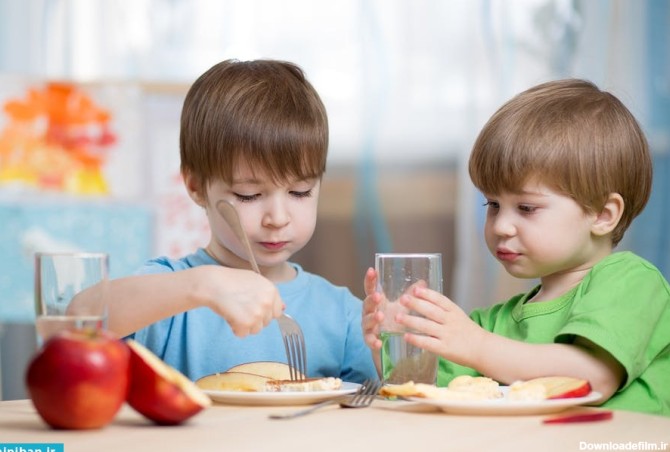 آموزش آداب معاشرت غذا خوردن به کودکان