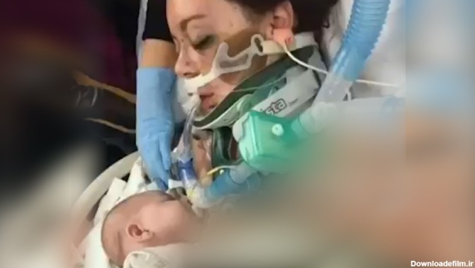 این عکس اشک همه را در آورد/ شیرخوردن نوزاد از مادر درحال مرگ