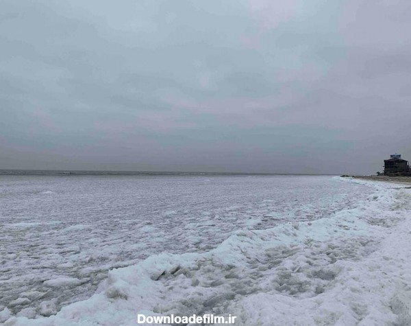 ببینید | یخ‌زدگی نقاطی از دریای خزر به دلیل سرمای شدید