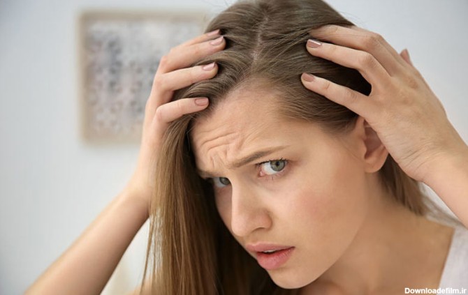 ۱۲ علت نازک شدن مو در زنان و مردان | معرفی راه های درمان این ...