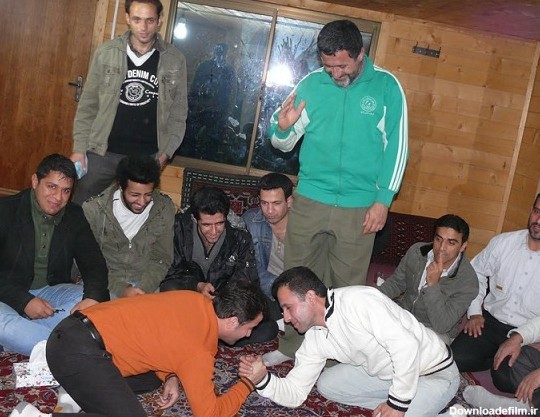 شب نشینی و شعرخوانی به زبان محلی از آداب و رسوم شب یلدا در مازندران
