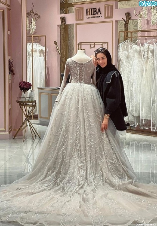 لباس عروس آناشید حسینی، آستین بلندی که ترند می‌شود!