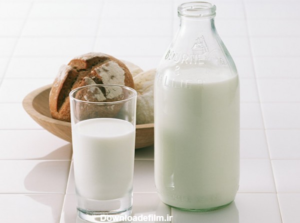 عکس ظرف شیشه شیر و لیوان شیر - مسترگراف