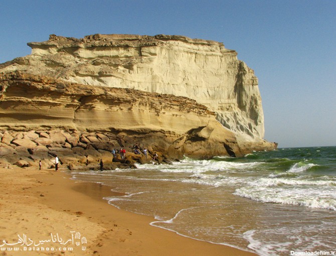 ساحل صخره‌ای، آکواریومی طبیعی در چابهار است.