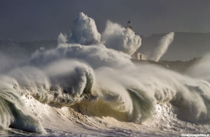 خبرآنلاین - عکس | مقاومت فانوس دریایی در برابر طوفان در عکس روز ...