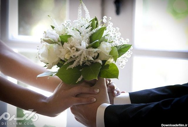 25 مدل از بهترین ژست عکس عروس با دسته گل طبیعی