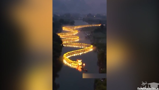 صحنه ای هیجان انگیز از اژدهای طلایی غول پیکر در رودخانه چین