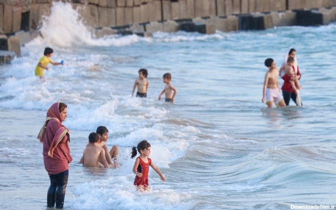 فرارو | (تصاویر) شنا و آب‎تنی در ساحل بوشهر
