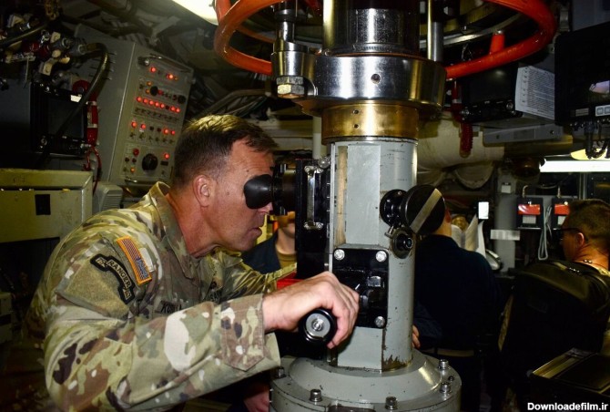 حضور فرمانده سنتکام در زیردریایی اتمی آمریکا - تابناک | TABNAK