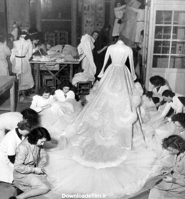 عکسی از  لباس عروسی ۳۰ کیلویی ثریا اسفندیاری ، همسر دوم محمدرضا پهلوی