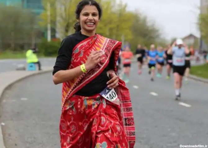 شرکت یک زن در دوی ماراتون با لباس سنتی هندی/ عکس - خبرآنلاین