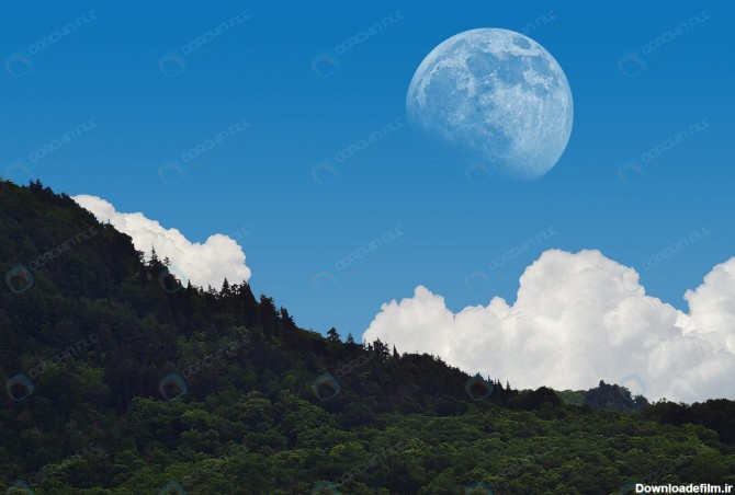 تصویر استوک ماه در آسمان روز - مرجع دانلود فایلهای دیجیتالی