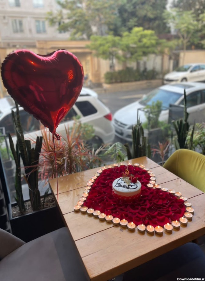 تزیین میز کافه برای تولد با گلبرگ طبیعی | تشریفات جشنپ