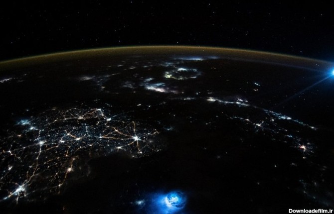 ناسا دلیل نورهای آبی عجیب در عکس شب زمین را توضیح داد • دیجی‌کالا مگ